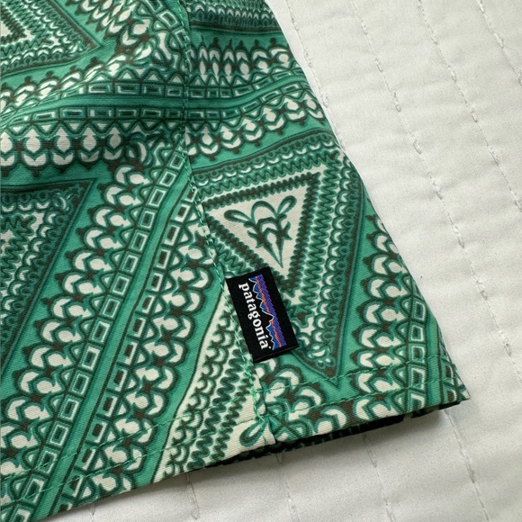 Patagonia Aztec Baggies Green Mini Skirt with Geometric Design With Pockets - Picture 7 of 12